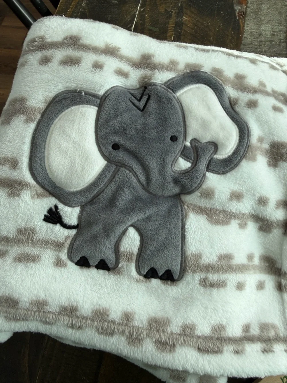Lambs & Ivy Jungle Safari White/Tan Plush Minky Elephant Nursery Baby Blanket - Picture 6 of 6